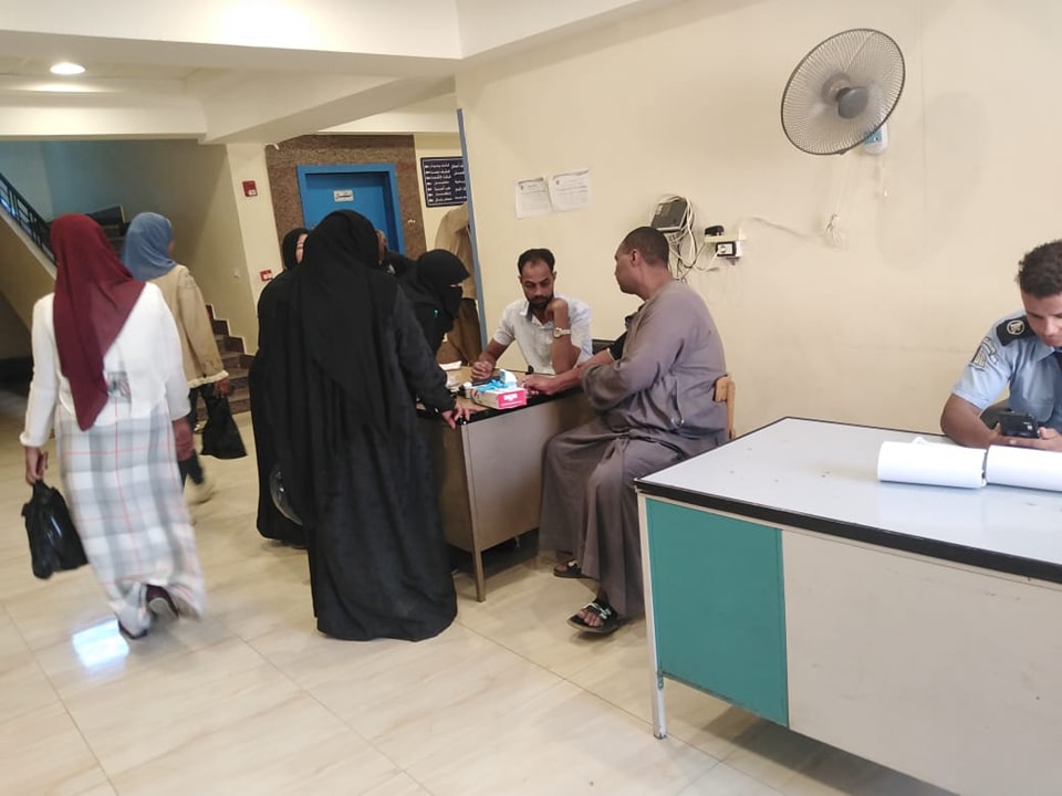توافد المواطنين على حملات 100 يوم صحة بالأقصر توافد المواطنين على حملات 100 يوم صحة بالأقصر