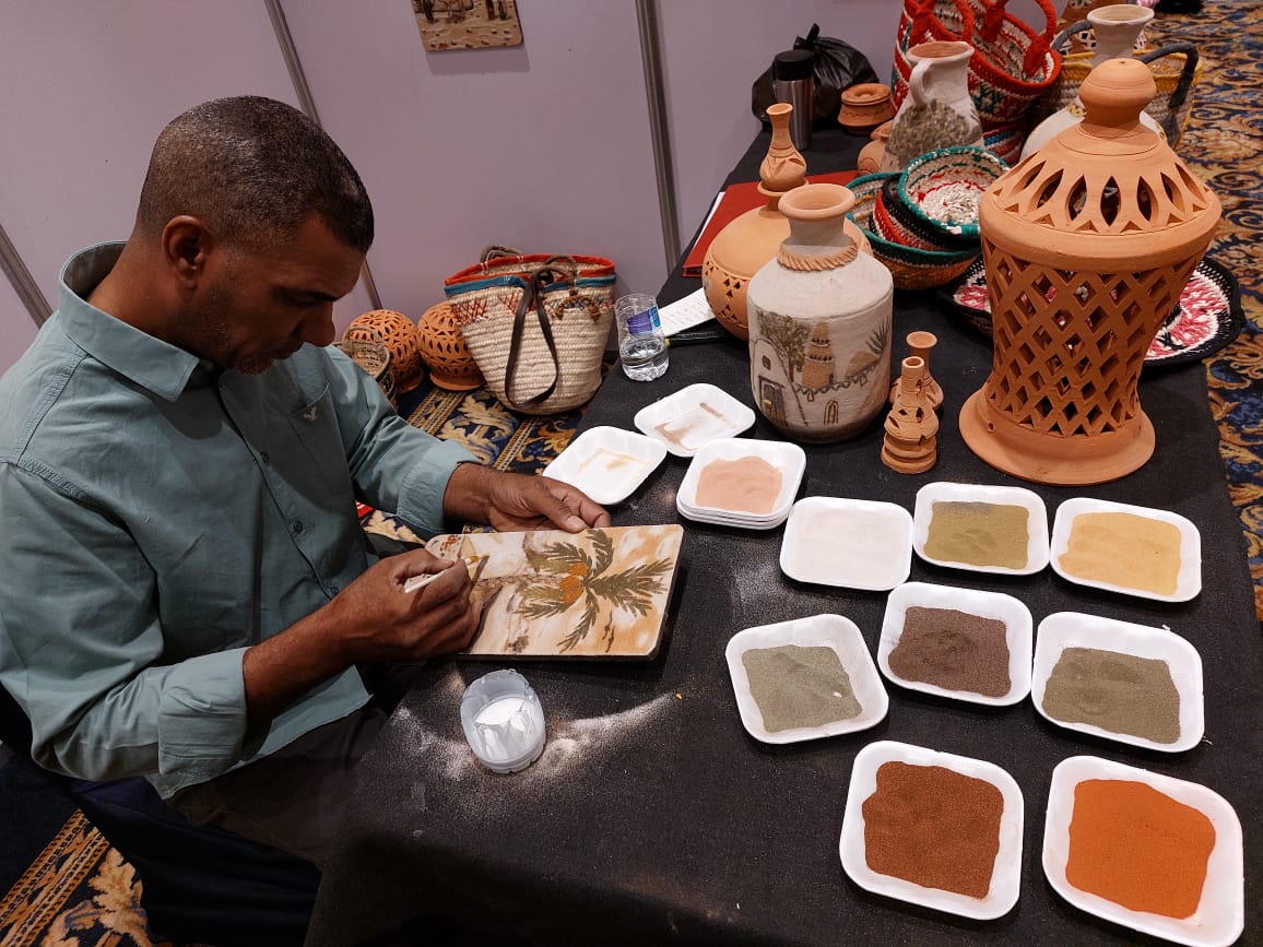 صناعات يدوية وورش للحرف بمعرض الحرف التراثية والمنتجات اليدوية بالجيزة (18)