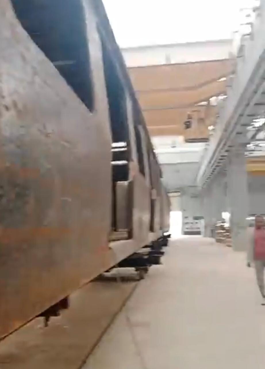 مراحل تصنيع قطار المترو بسيماف (18)