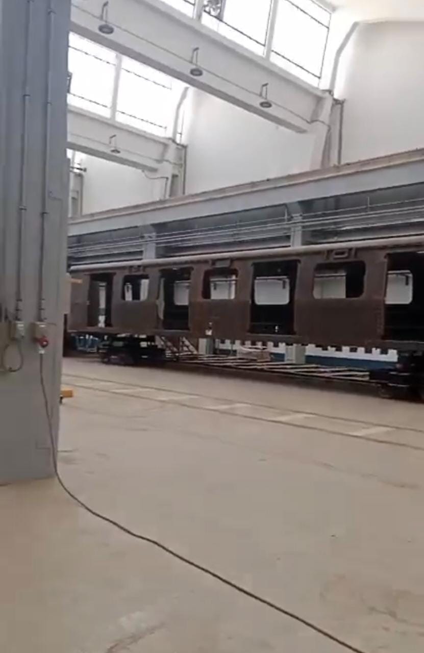 مراحل تصنيع قطار المترو بسيماف (23)