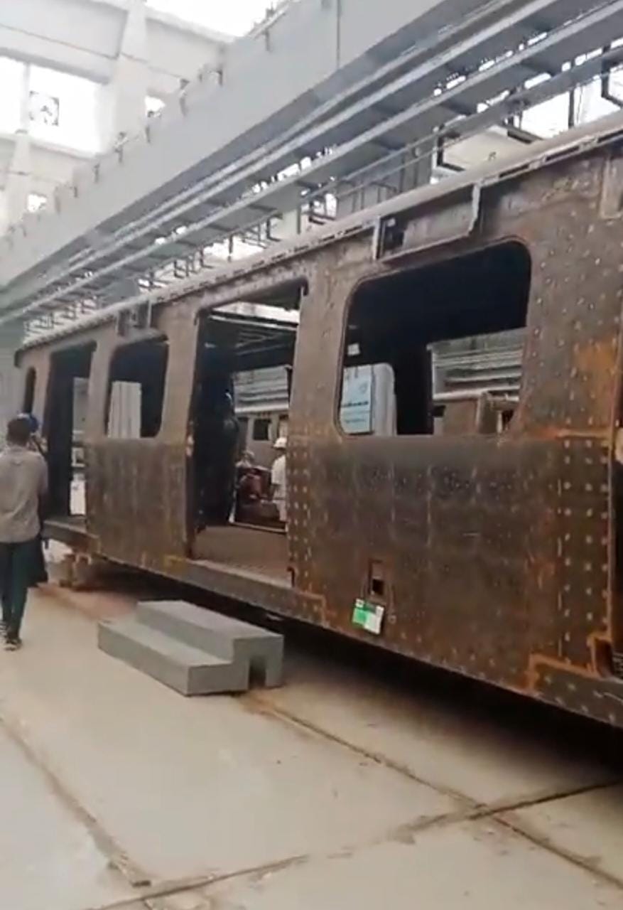مراحل تصنيع قطار المترو بسيماف (27)