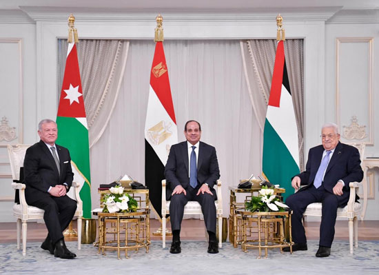 الرئيس عبد الفتاح السيسى والملك عبد الله الثانى والرئيس الفلسطيني محمود عباس (1)