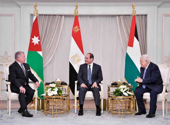 الرئيس عبد الفتاح السيسى والملك عبد الله الثانى والرئيس الفلسطيني محمود عباس (4)