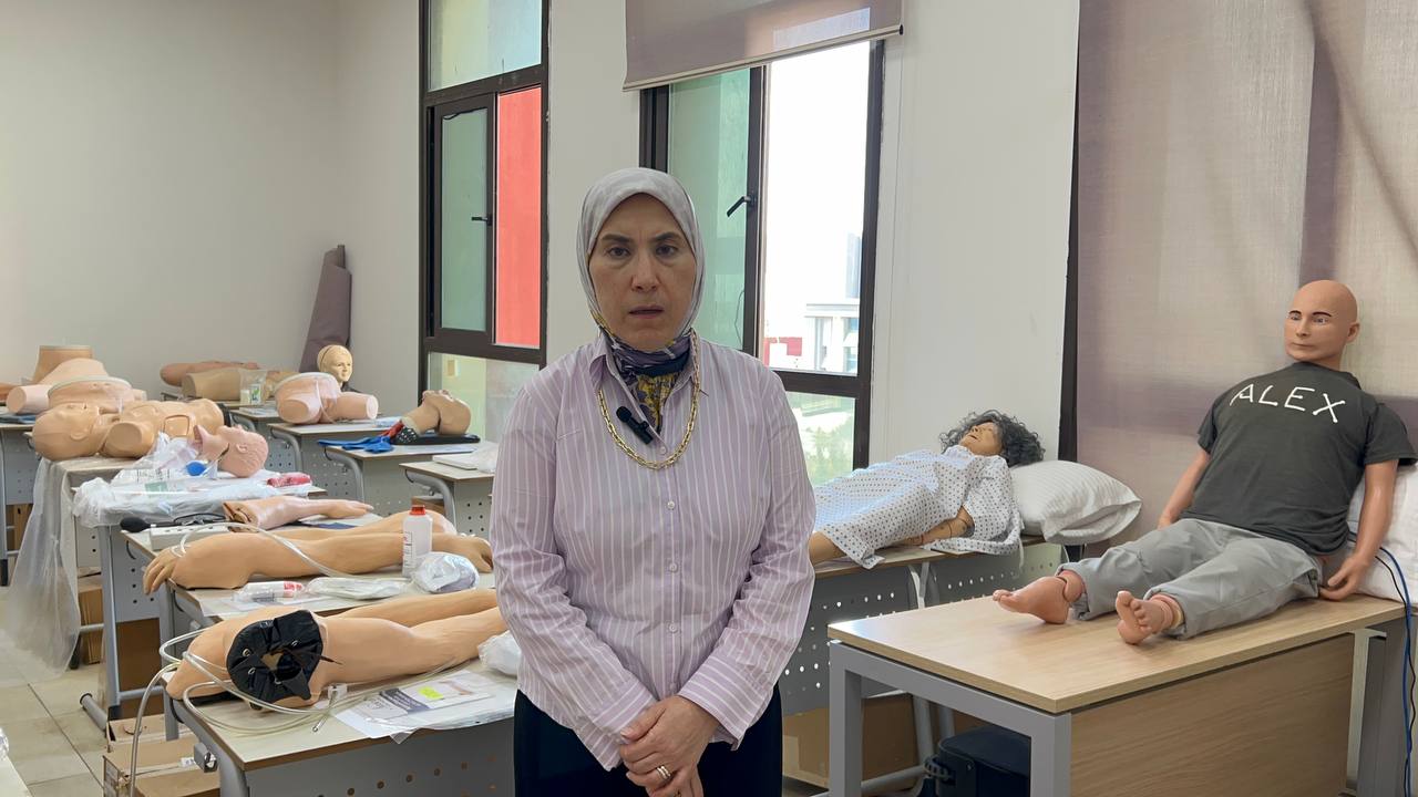 دكتورة هالة المرصفاوي عميد كليتي الطب والتمريض بجامعة المنصورة الجديدة