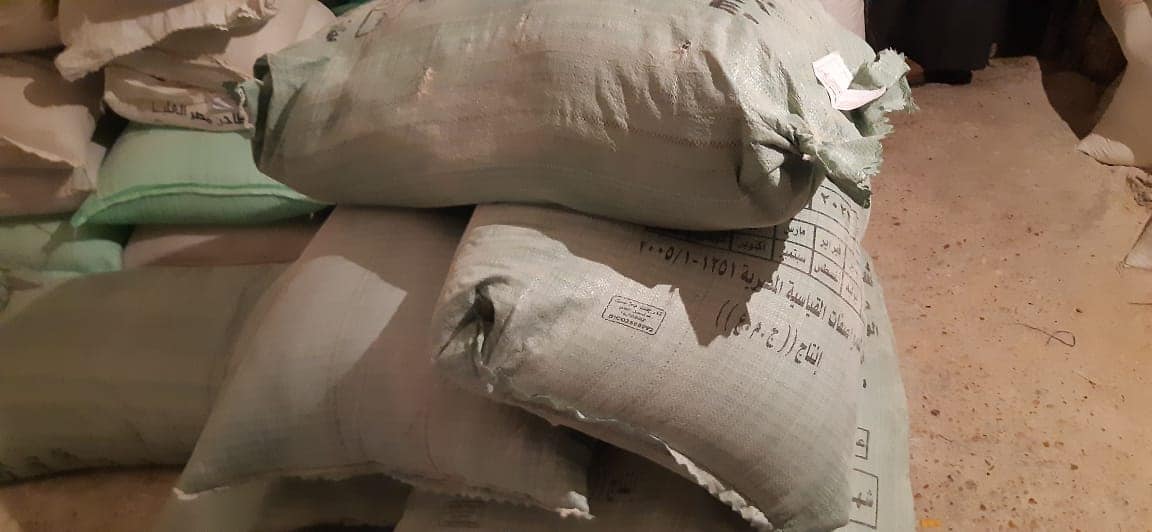 ضبط 13 شيكارة دقيق بلدى مدعم بمطحن غلال أهلي بالقرنة
