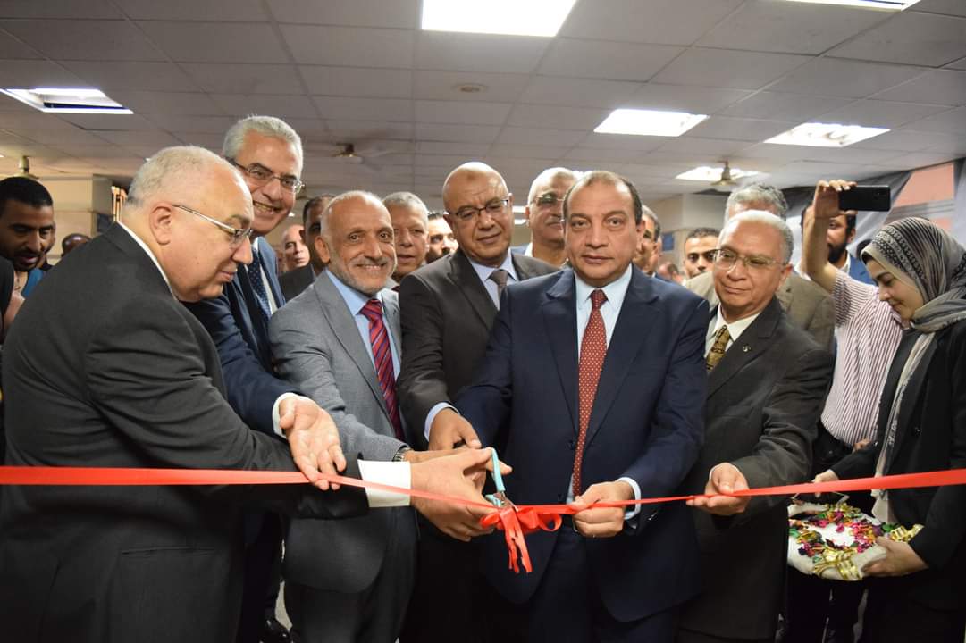 رئيس جامعة بنى سويف يشهد الإفتتاح
