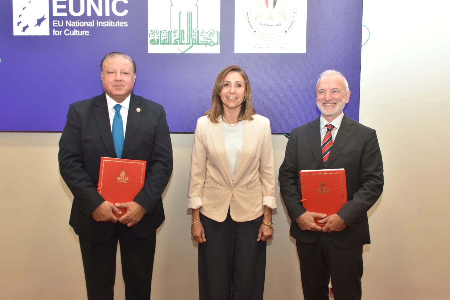 وزيرة الثقافة مع رئيس المعاهد الاوروبية وأمين عام الاعلى للثقافة