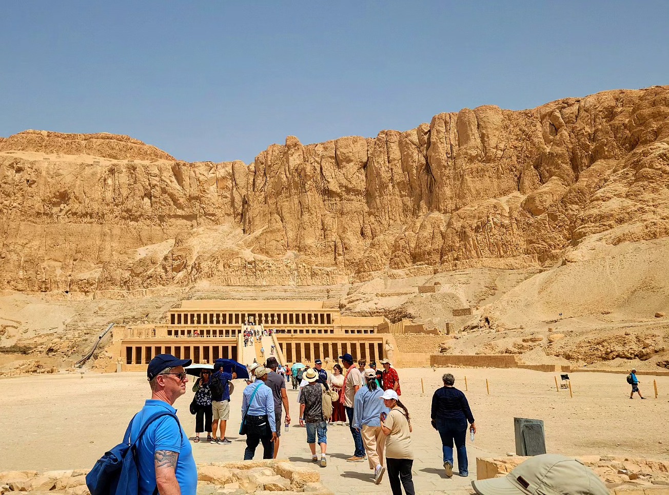 الإقبال الكبير من السياح بمعبد حتشبسوت