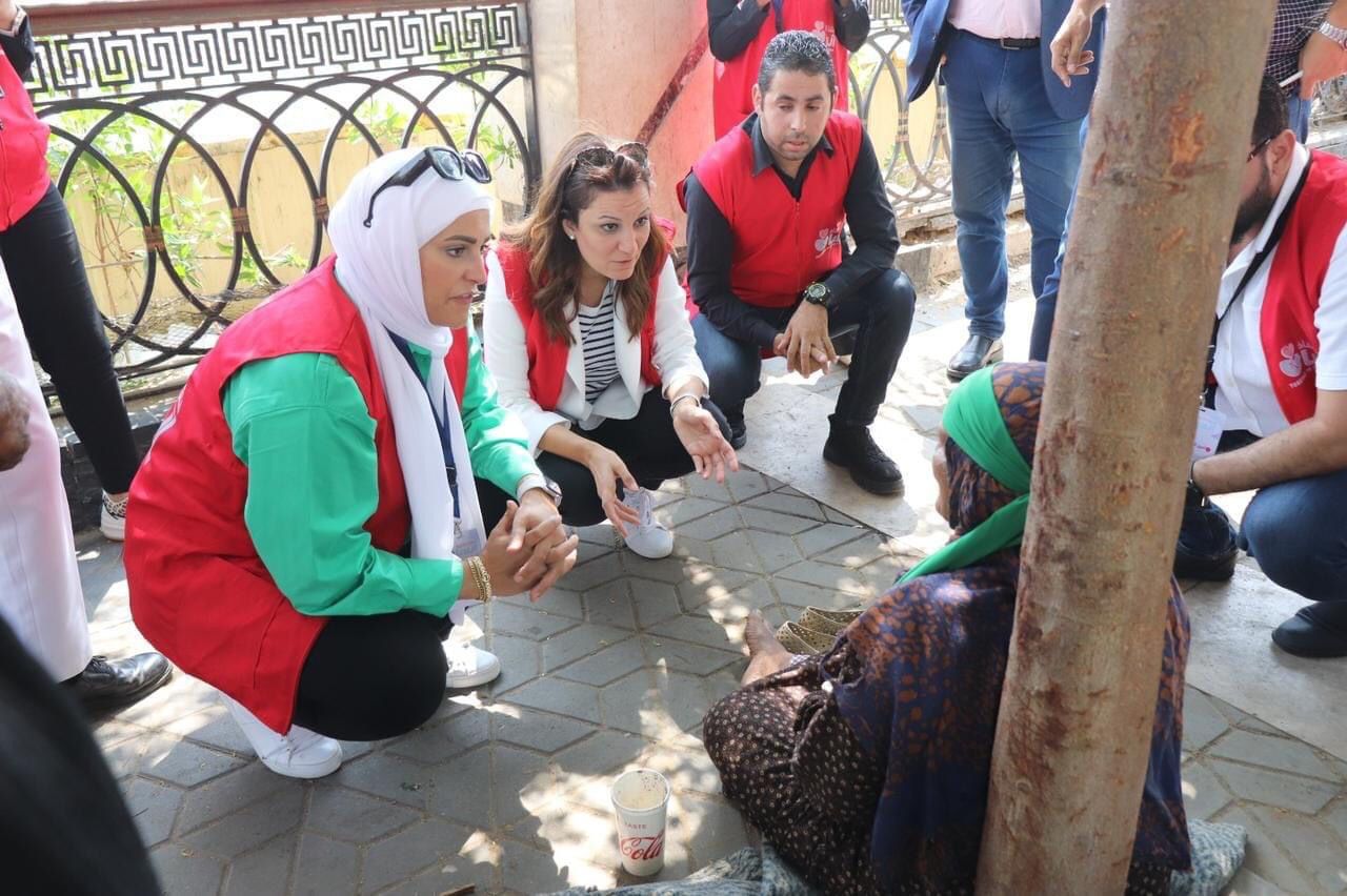 محافظة الجيزة تطلق حملة لمساعدة المشردين بلا مأوى (2)
