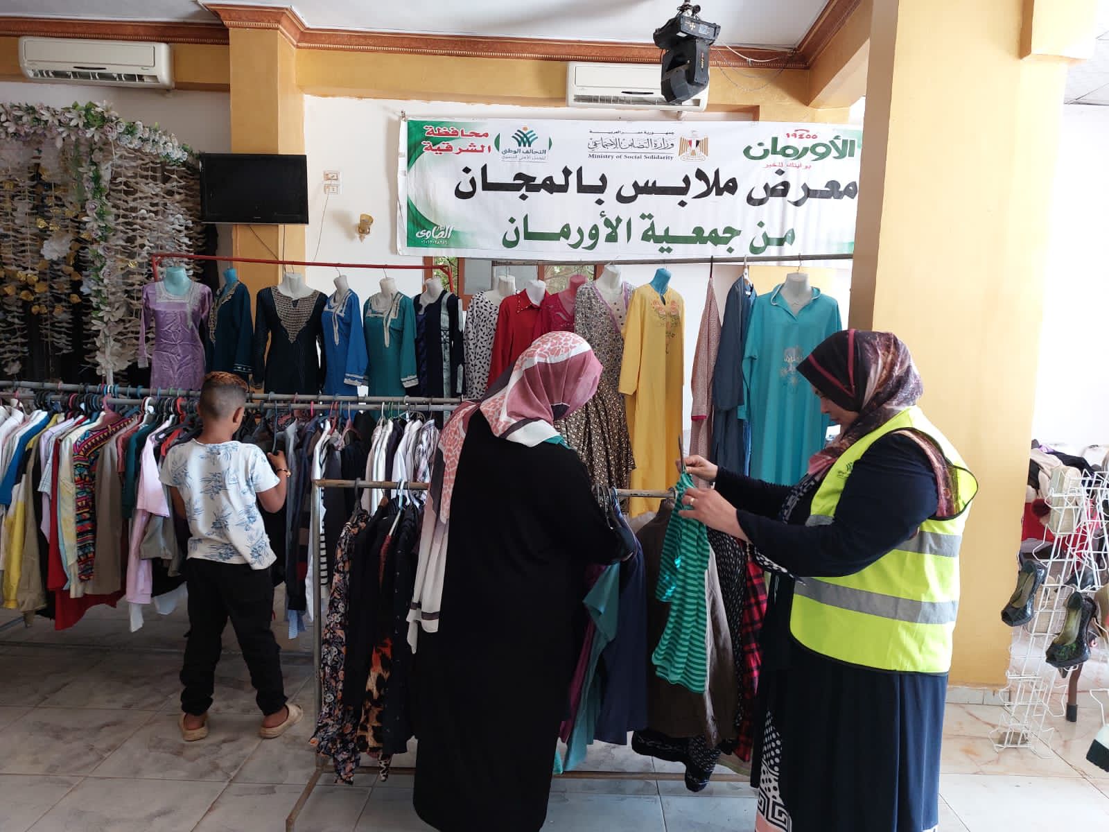 معرض ملابس جديد بالمجان لدعم 300 مستفيد بالشرقية (1)