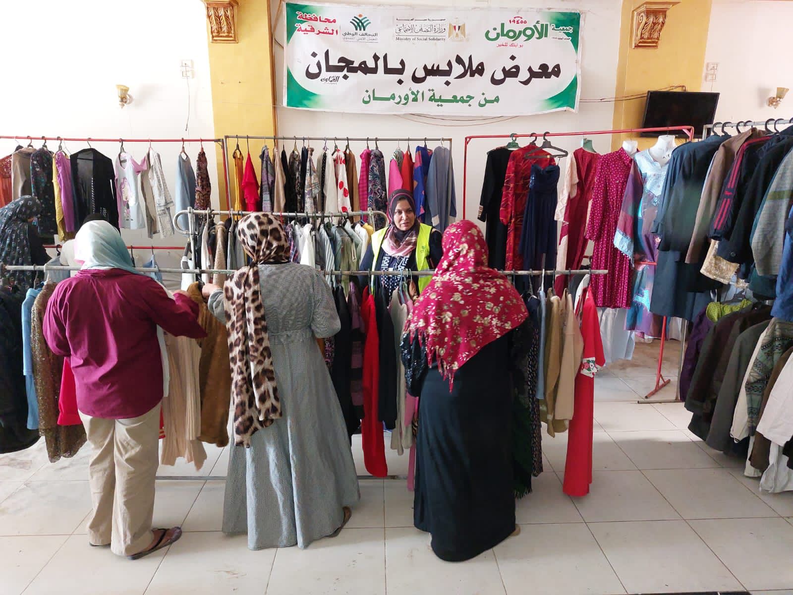 معرض ملابس جديد بالمجان لدعم 300 مستفيد بالشرقية (3)
