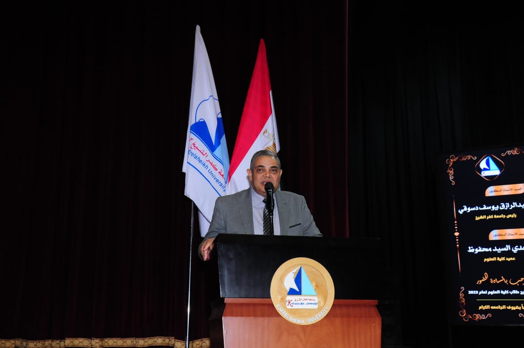 رئيس جامعة كفر الشيخ يشيد بخريجي كلية العلوم
