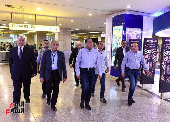 جولة رئيس الوزراء فى مطار القاهرة (4)