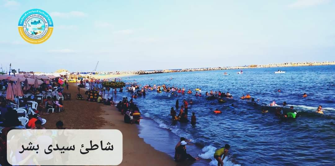 اقبال كبير على شواطئ الإسكندرية (12)
