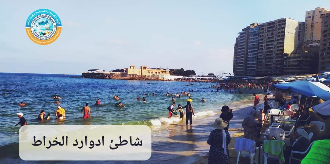 اقبال كبير على شواطئ الإسكندرية (10)