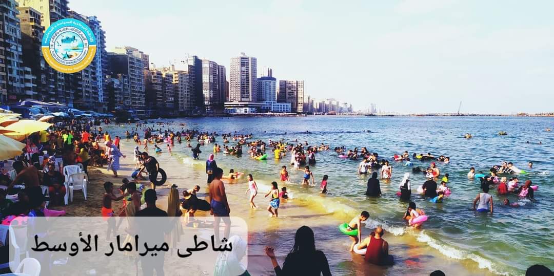 اقبال كبير على شواطئ الإسكندرية (8)