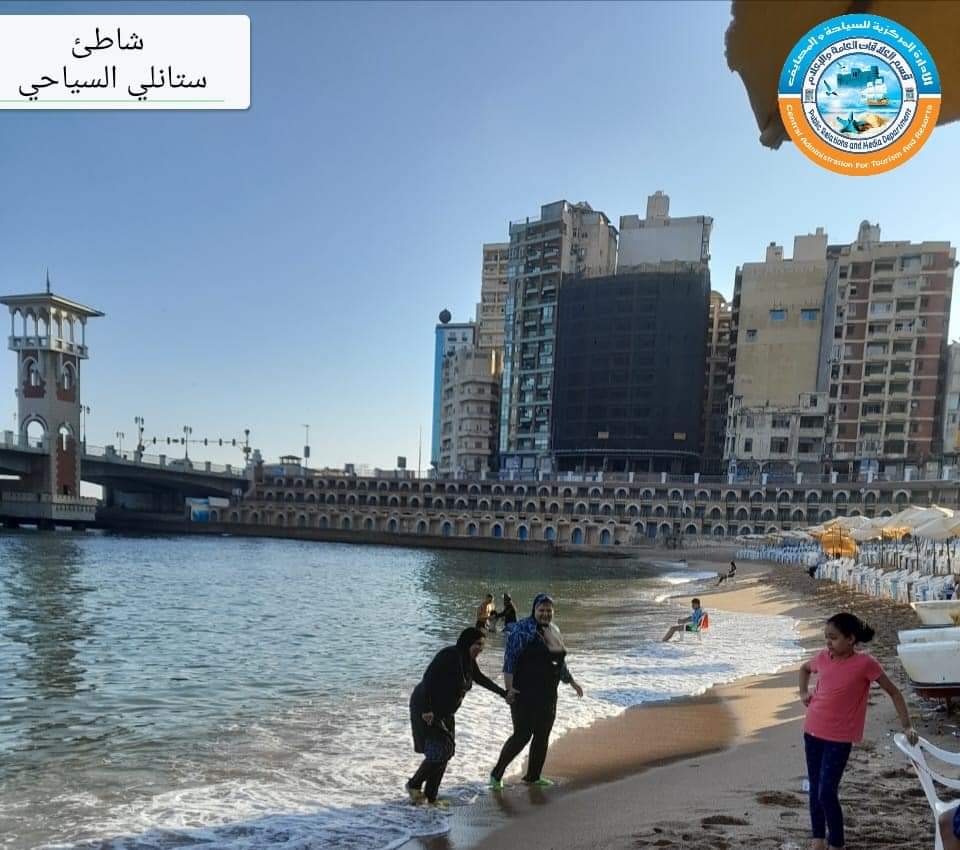 اقبال كبير على شواطئ الإسكندرية (2)
