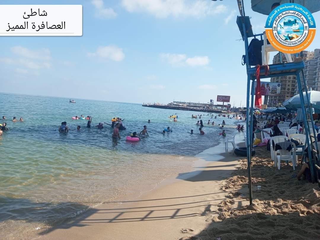 اقبال كبير على شواطئ الإسكندرية (4)