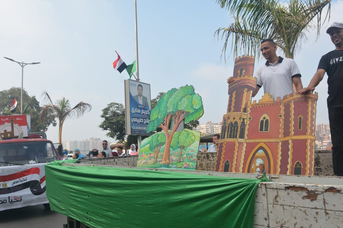 المحافظ يشهد مسيرة شبابية احتفالا بالعيد القومي (11)