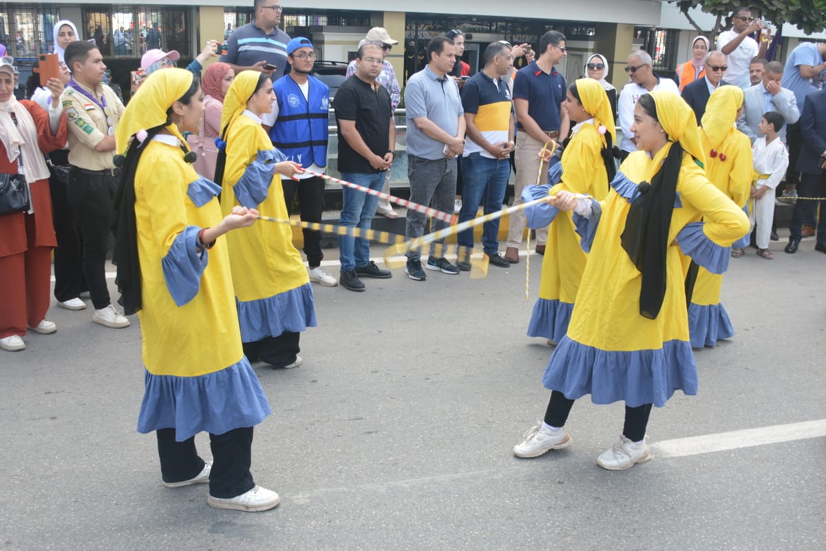 المحافظ يشهد مسيرة شبابية احتفالا بالعيد القومي (14)