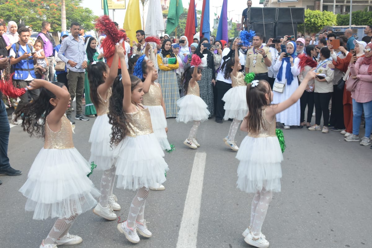 المحافظ يشهد مسيرة شبابية احتفالا بالعيد القومي (19)