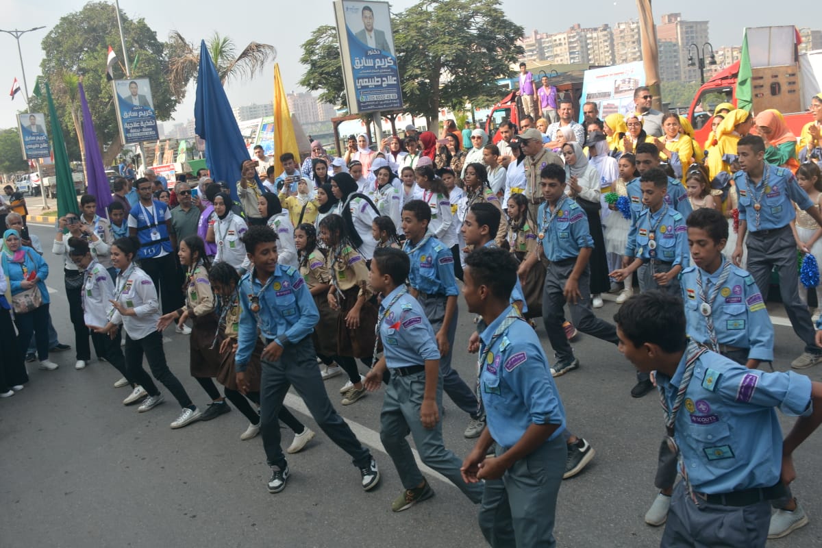المحافظ يشهد مسيرة شبابية احتفالا بالعيد القومي (13)