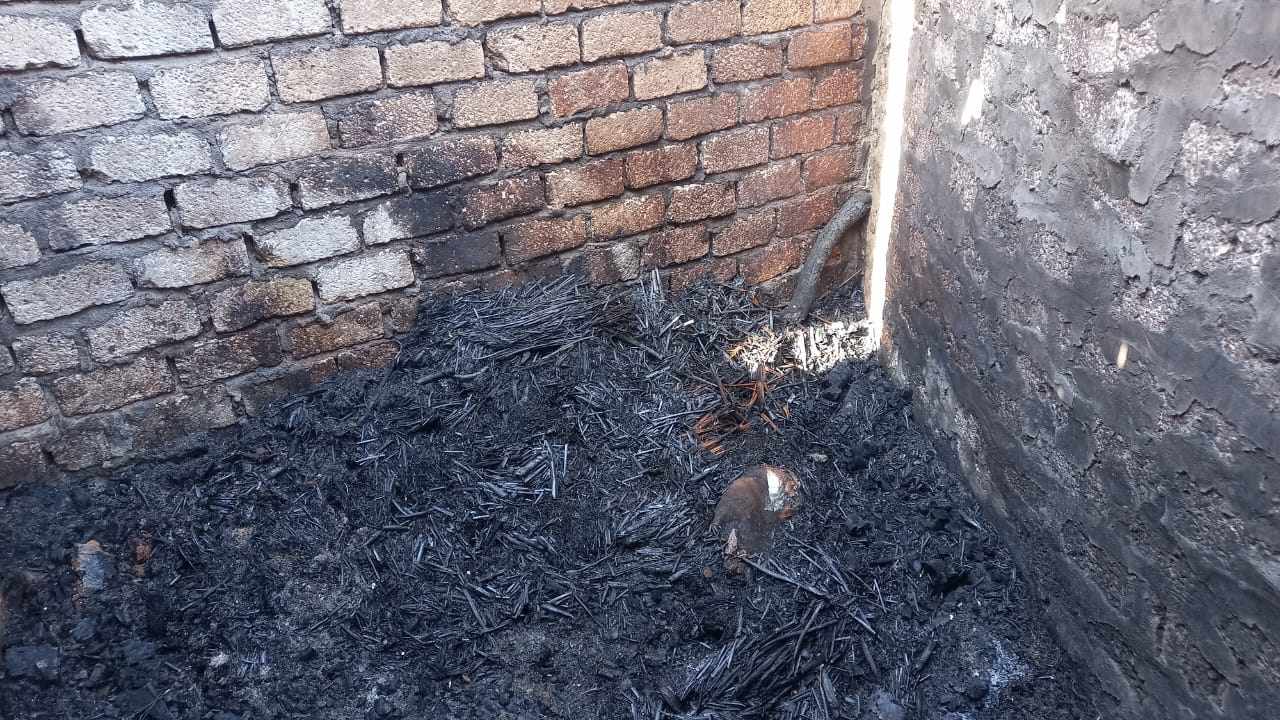  حريق في 10 أحواش في قرية أبو دياب (1)