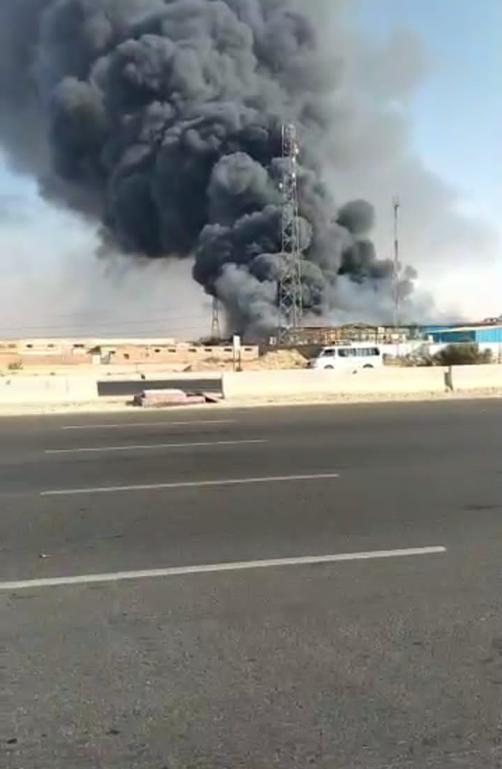 حريق ضخم فى أحد المصانع (2)
