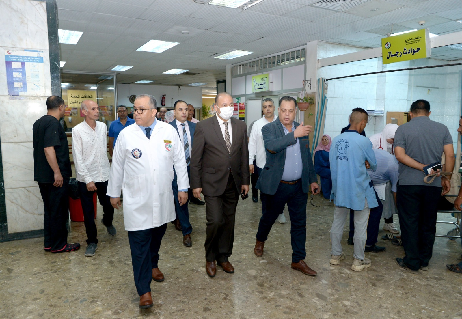 رئيس جامعة المنصورة يطمئن علي الحالة الصحية للطلاب رئيس جامعة المنصورة يطمئن علي الحالة الصحية للطلاب