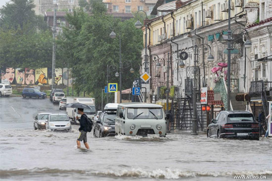 المياه تغمر المحلات التجاريه والمنازل فى روسيا  (2)