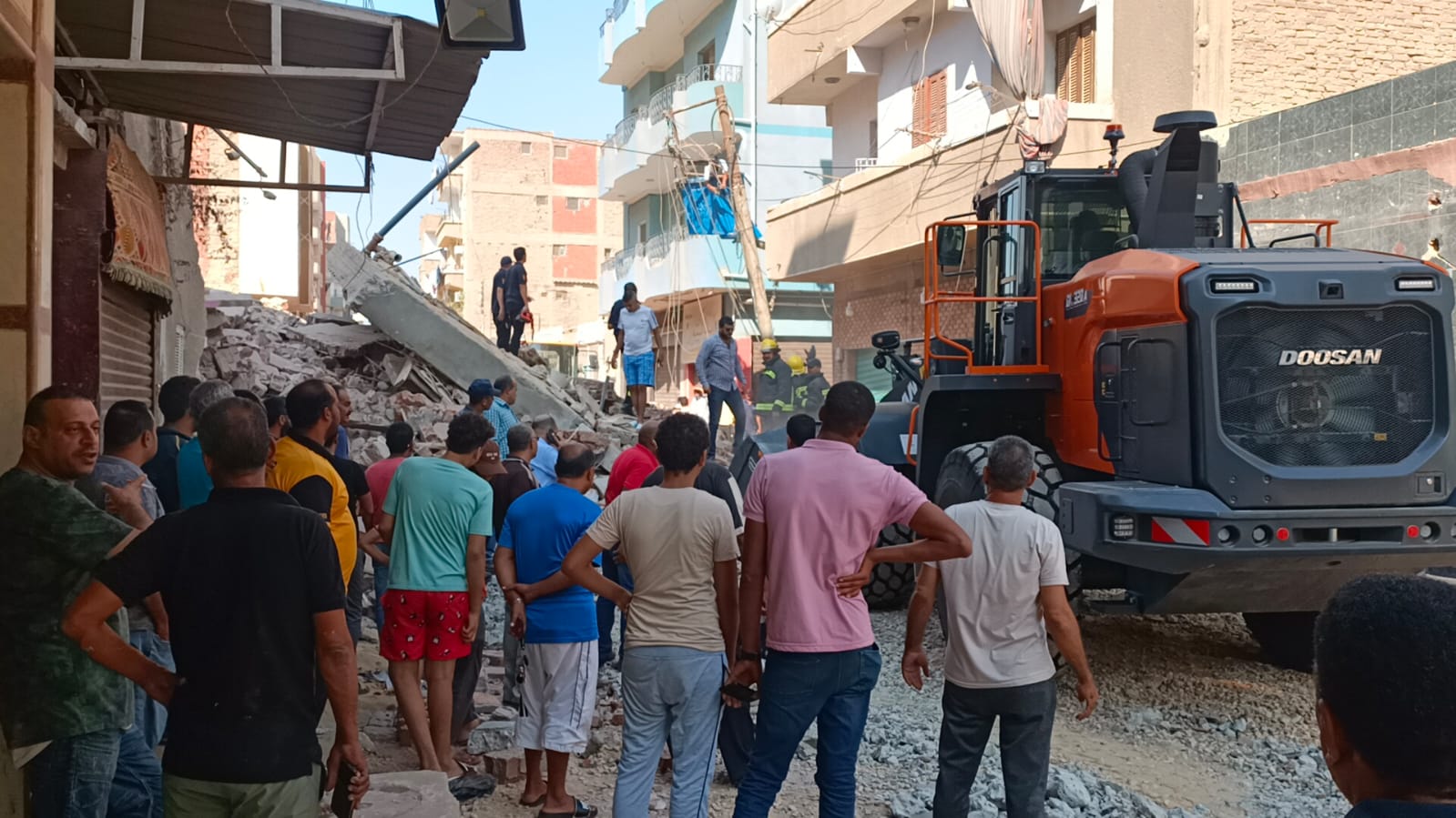 عقار الإسماعيلية المنهار عقار الإسماعيلية المنهار