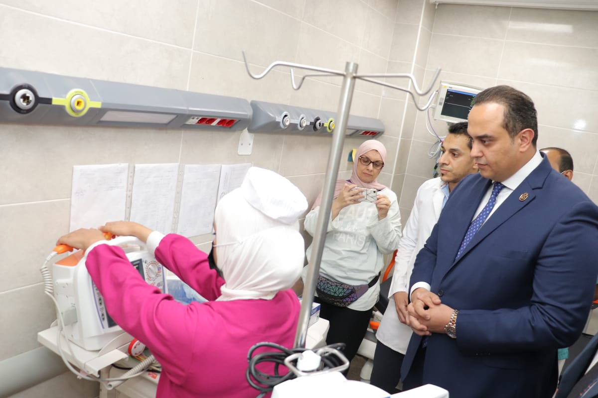 رئيس هيئة الرعاية الصحية يتفقد مركز طب أسرة حي السلام بالإسماعيلية (1)