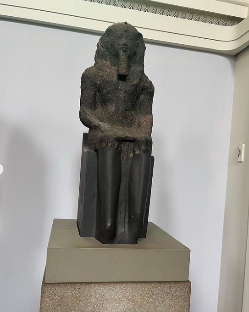 تمثال للملك رمسيس الثانى