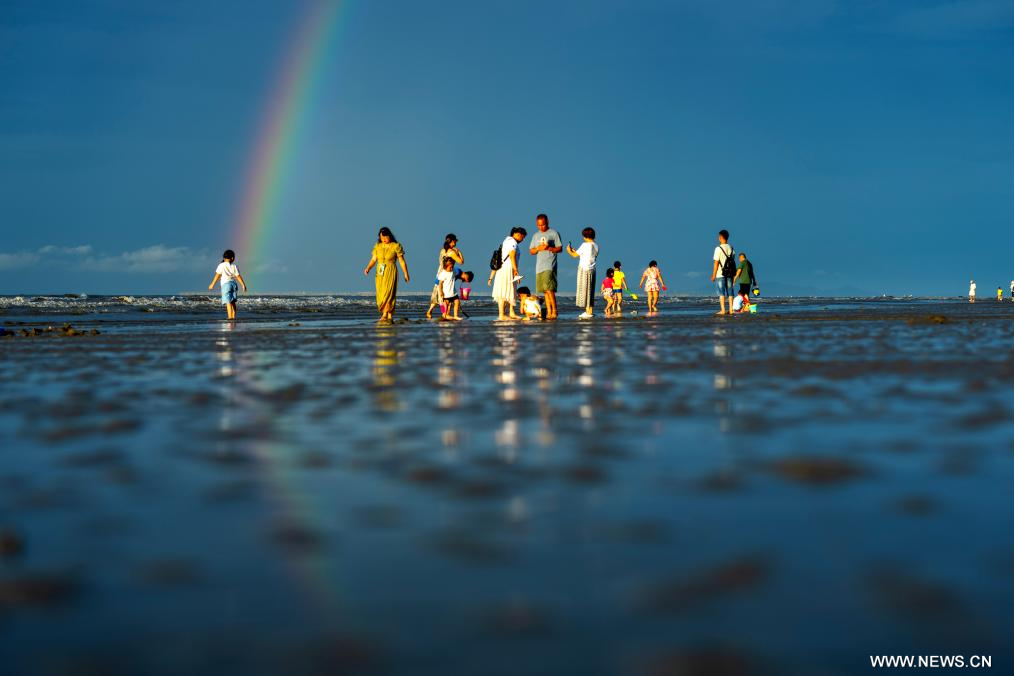 شاطئ جينتان في دونغشينغ في منطقة قوانغشي ذاتية الحكم لقومية تشوانغ جنوبي الصين (6)
