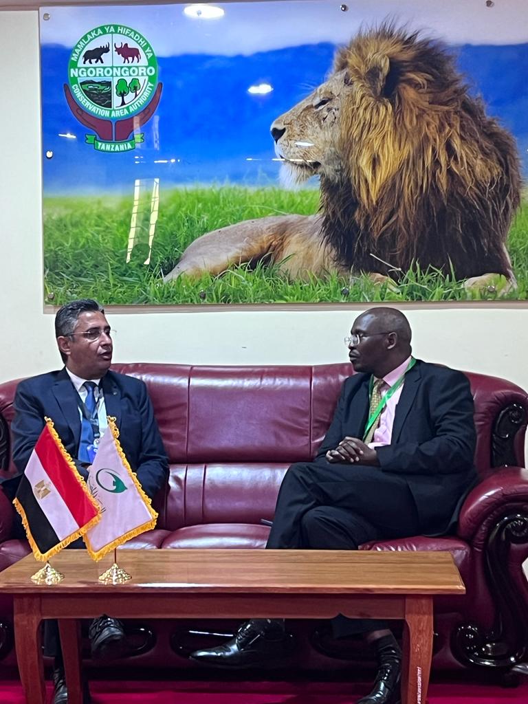 جانب من لقاء رئيس البريد المصري مع  رئيس البريد الكيني