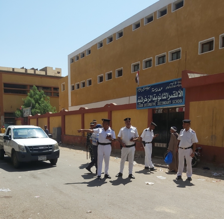 حملات شرطة المرافق أمام المدارس بشوارع الأقصر