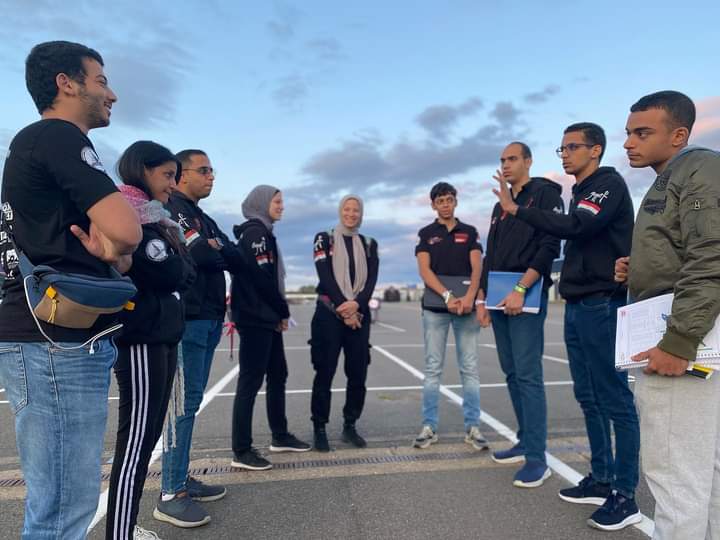 أعضاء فريق سباق السيارات بكلية الهندسة بجامعة عين شمس (14)