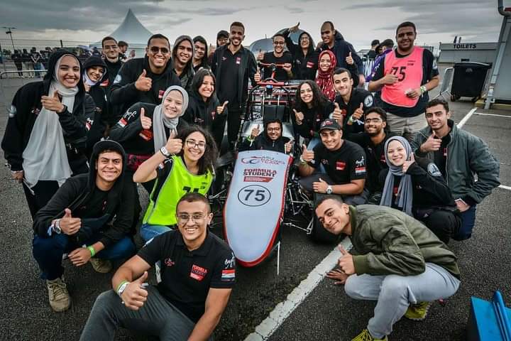 أعضاء فريق سباق السيارات بكلية الهندسة بجامعة عين شمس (18)