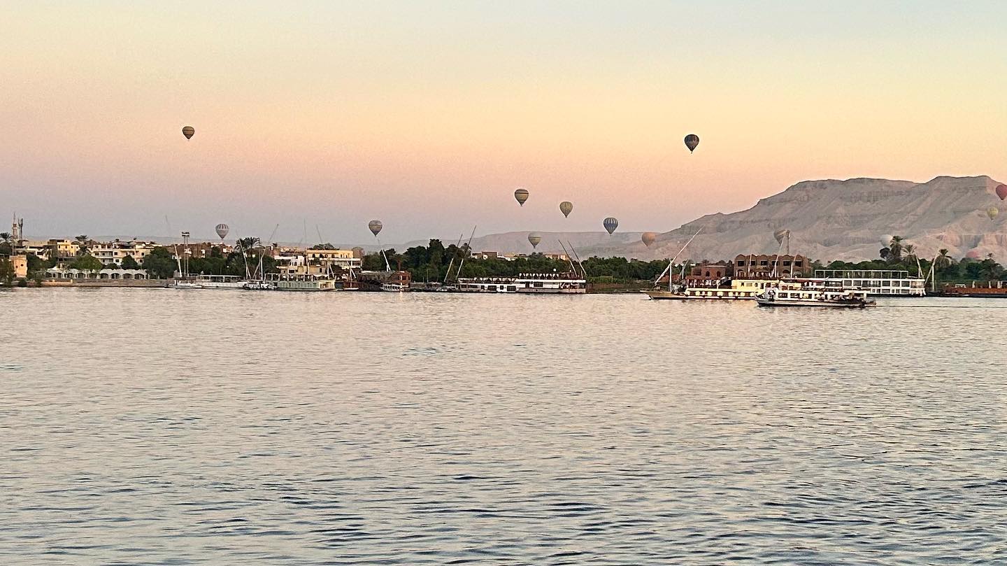 رحلات البالون فى متعة للسياح فوق نهر النيل