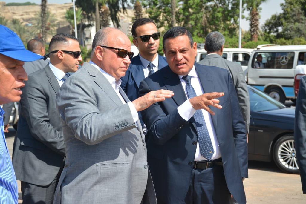وزير التنمية المحلية ومحافظ القاهرة يتفقدان عددا من المشروعات  (4)