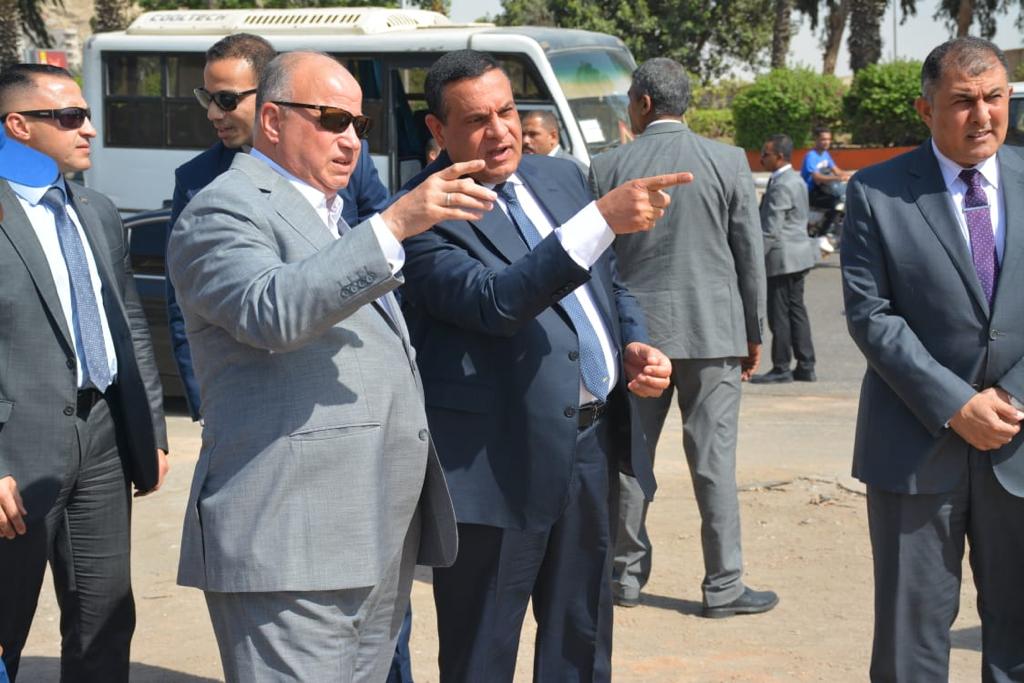 وزير التنمية المحلية ومحافظ القاهرة يتفقدان عددا من المشروعات  (1)