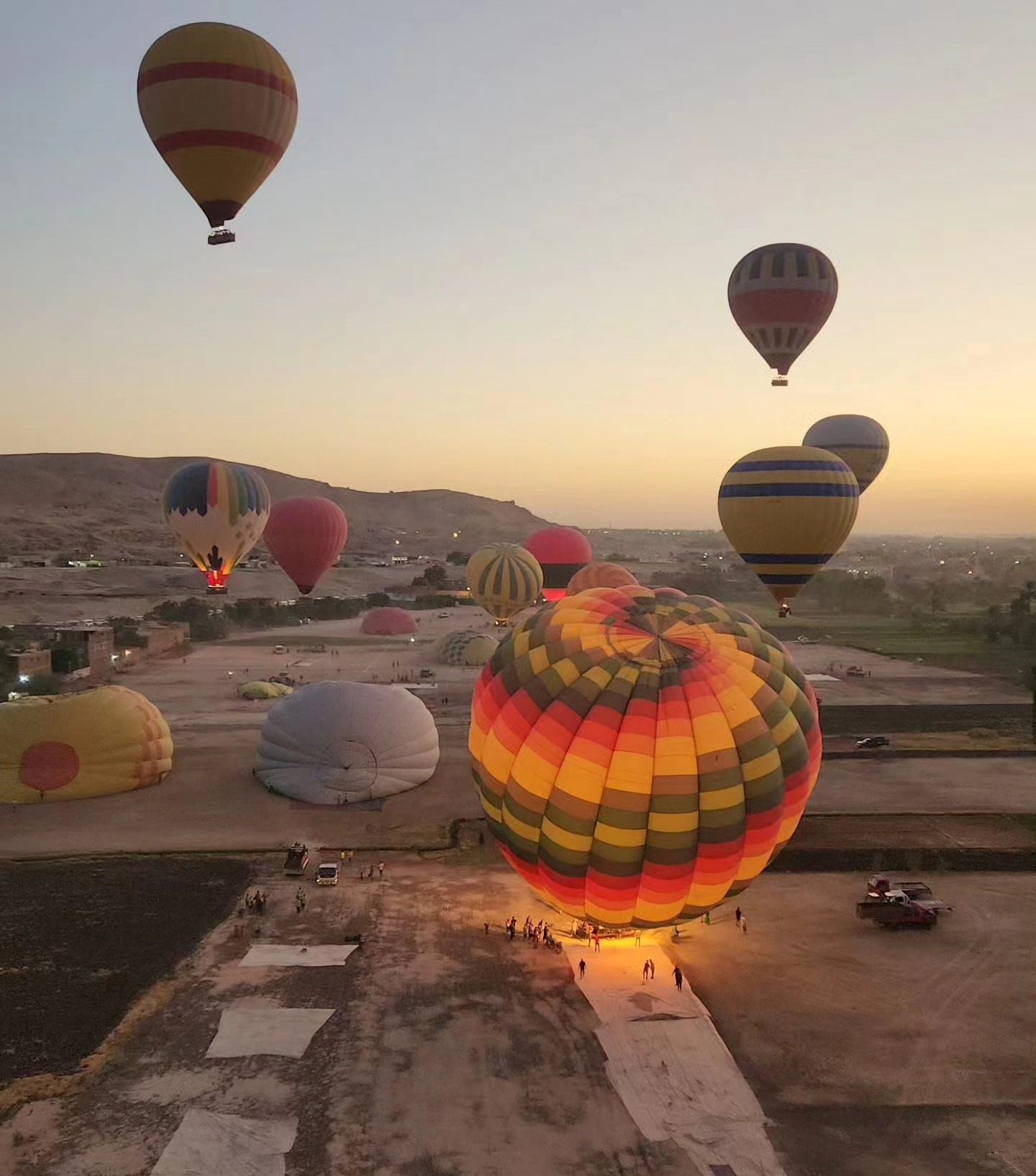 تحليق 34 رحلة بالون طائر على متنها 640 سائح من حول العالم تحليق 34 رحلة بالون طائر على متنها 640 سائح من حول العالم