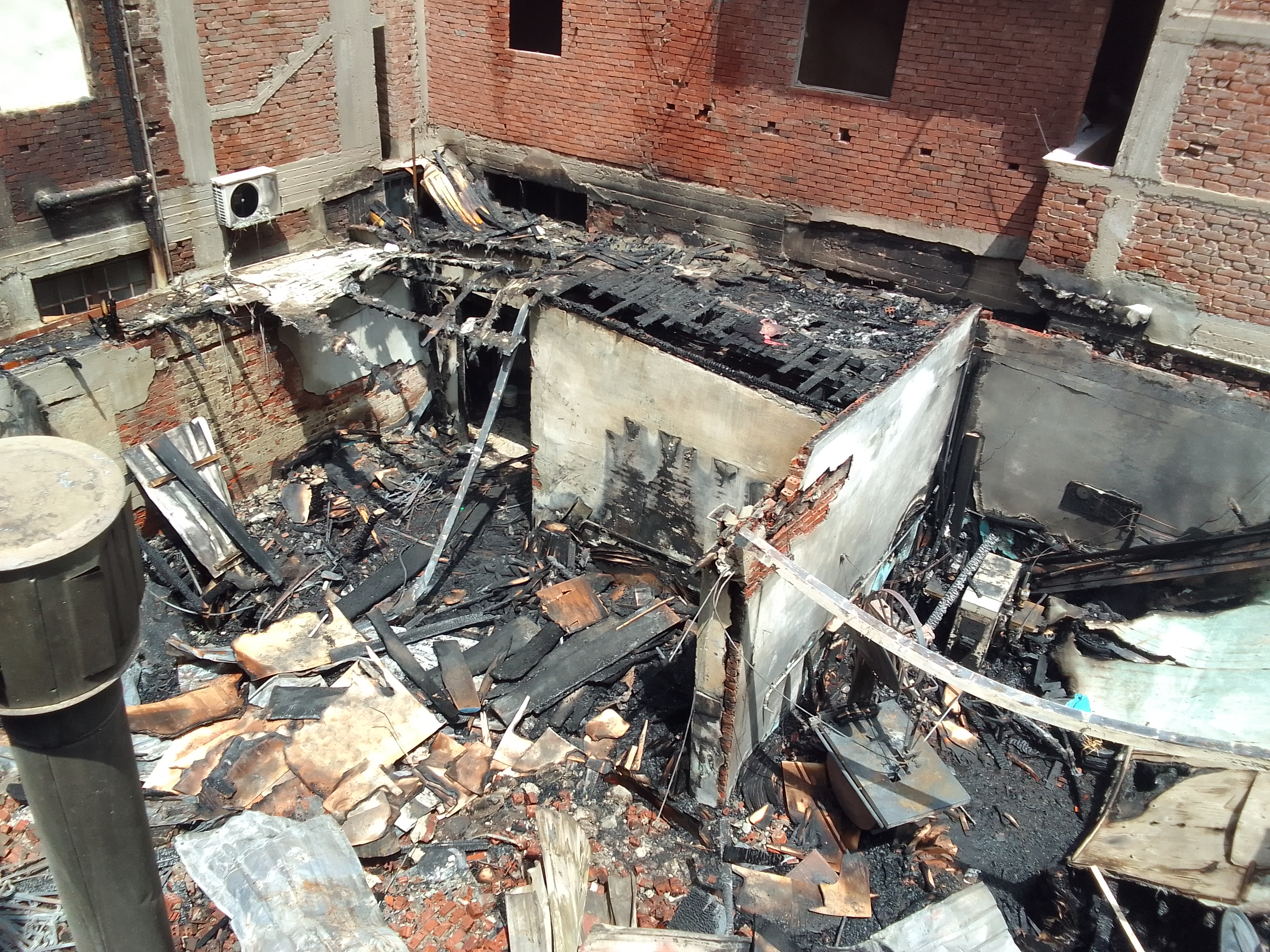 حريق هائل يلتهم ورشة نجارة و7 وحدات سكنية في دمياط (2)