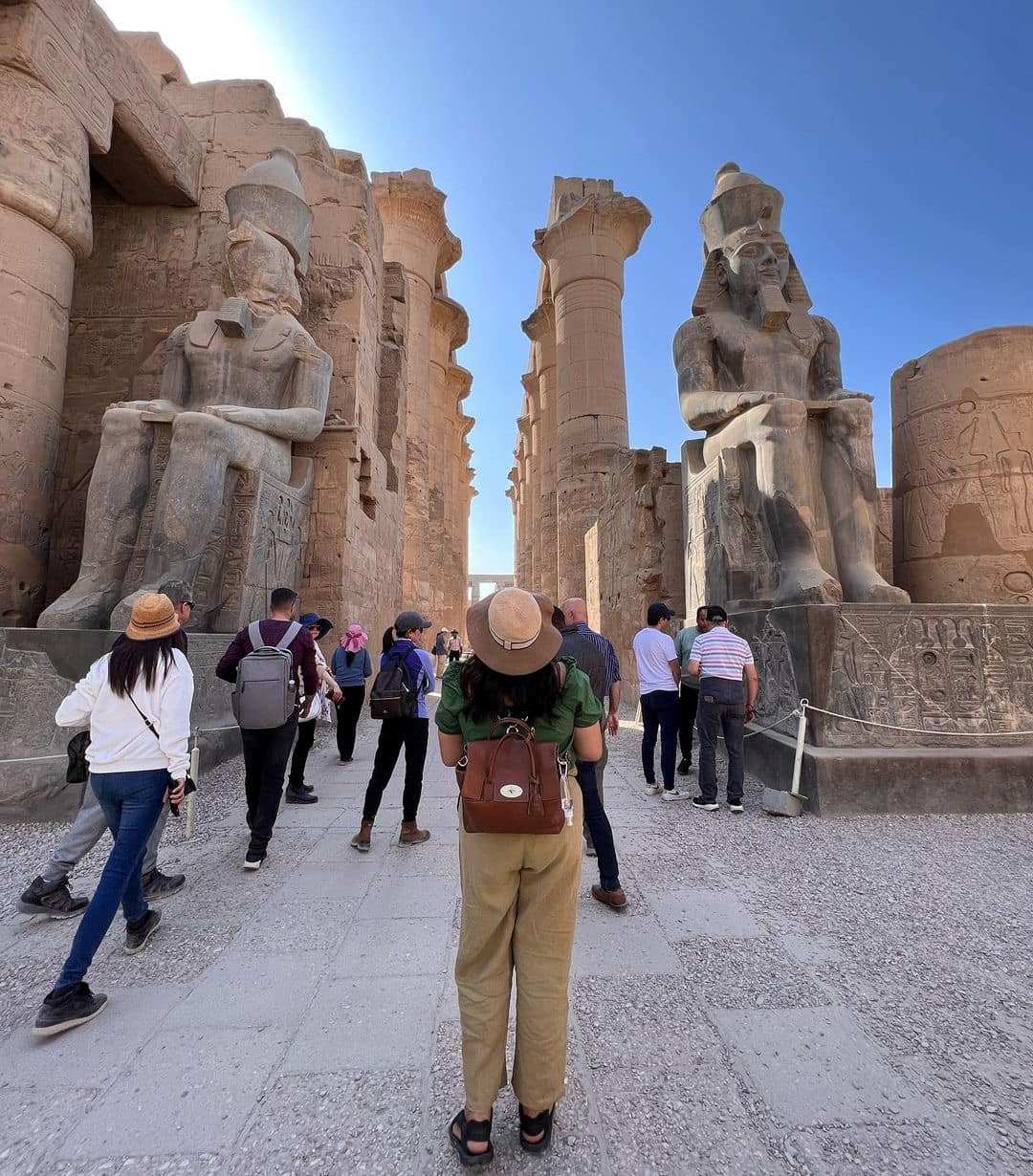 متعة السائحين فى المعابد الفرعونية