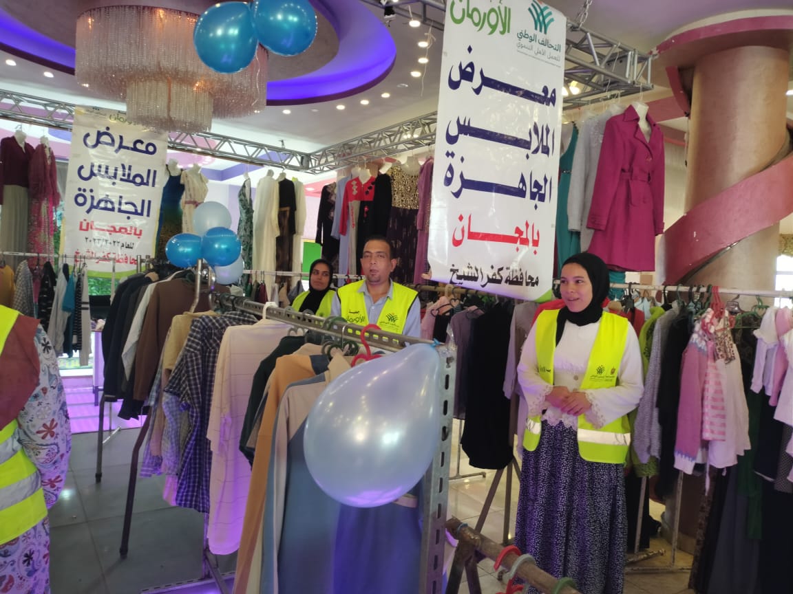توفير ملابس جاهزة مجانية لعدد من الاسر بالحامول توفير ملابس جاهزة مجانية لعدد من الاسر بالحامول