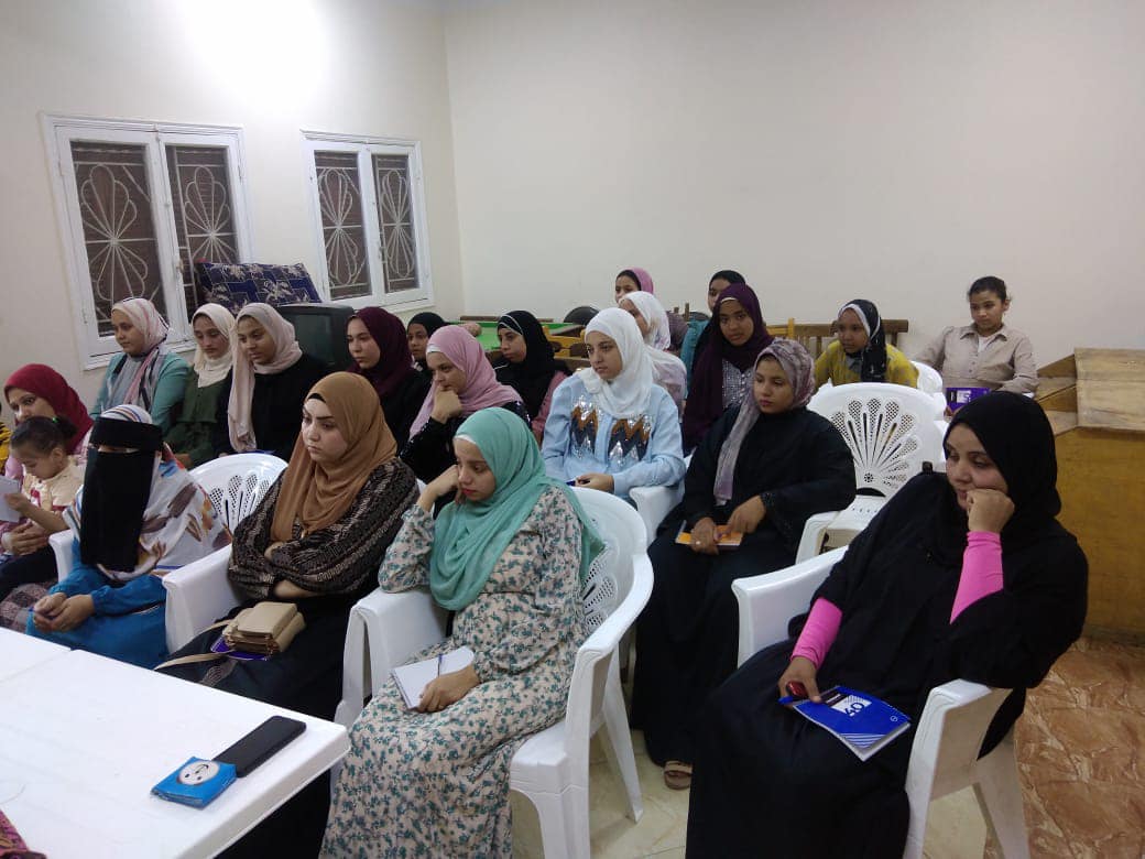 حضور لقاء لتصحيح المفاهيم الخاطئة لدي النشئ والشباب ومواجهة الشائعات