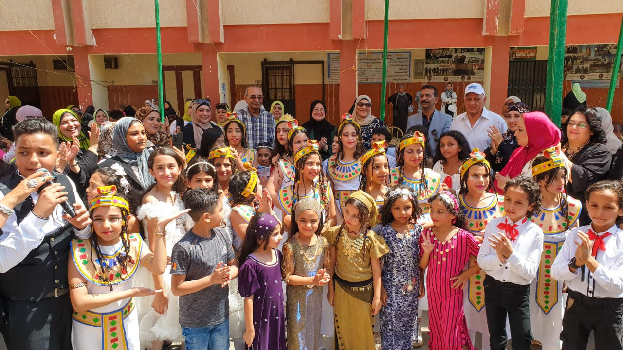 طلاب المدارس الرسمية للغات ببورسعيد