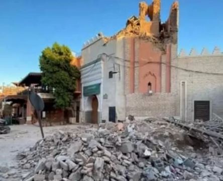 انهيار اجزاء من مسجد الفنا
