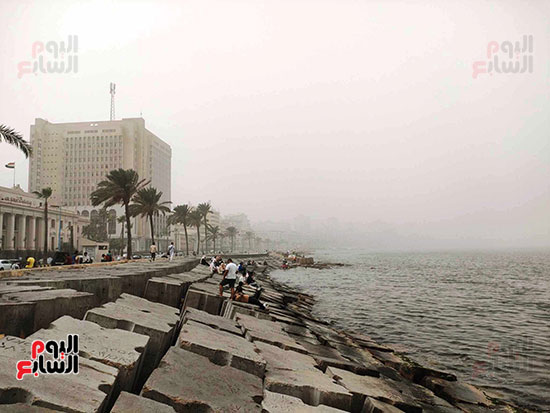 طقس-متقلب-وشبورة-تغطي-شواطئ-الإسكندرية
