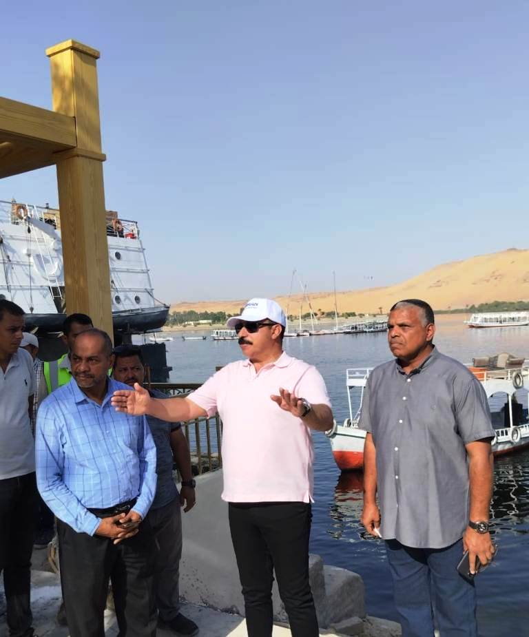 محافظ أسوان ورئيس المدينة ومدير المراسى